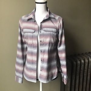 Columbia Omni Wick Button down Hiking Shirt XS